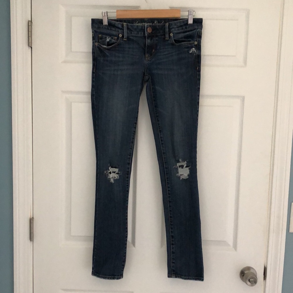 AE Distressed Skinny Jeans - EUC‼️